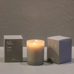 dilo candle No. 03 Tobacco + Cedar