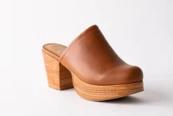 Fortress Ava Clogs in Whiskey