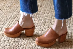 Fortress Ava Clogs in Whiskey